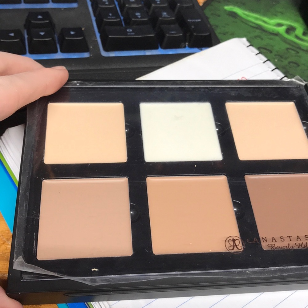 Contour Kit for fair skin shades